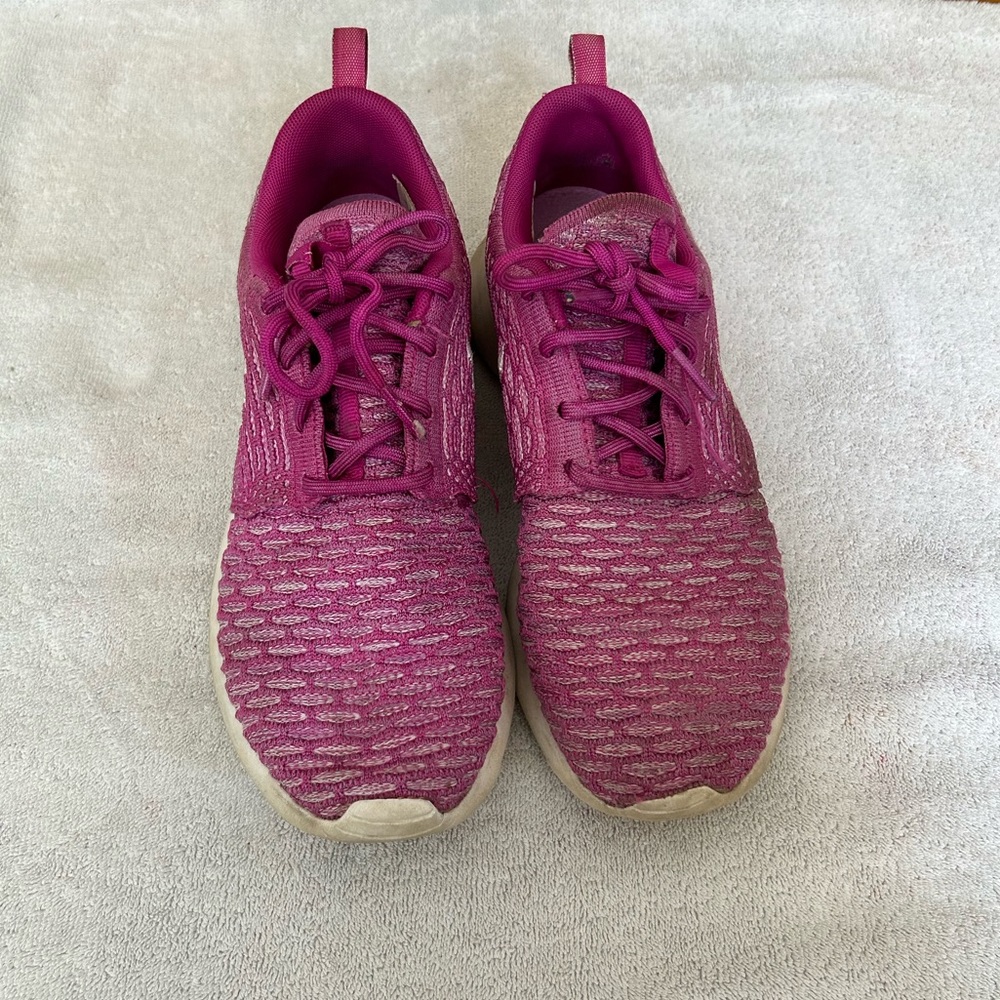 Nike Roshe Sneakers size women 7.5